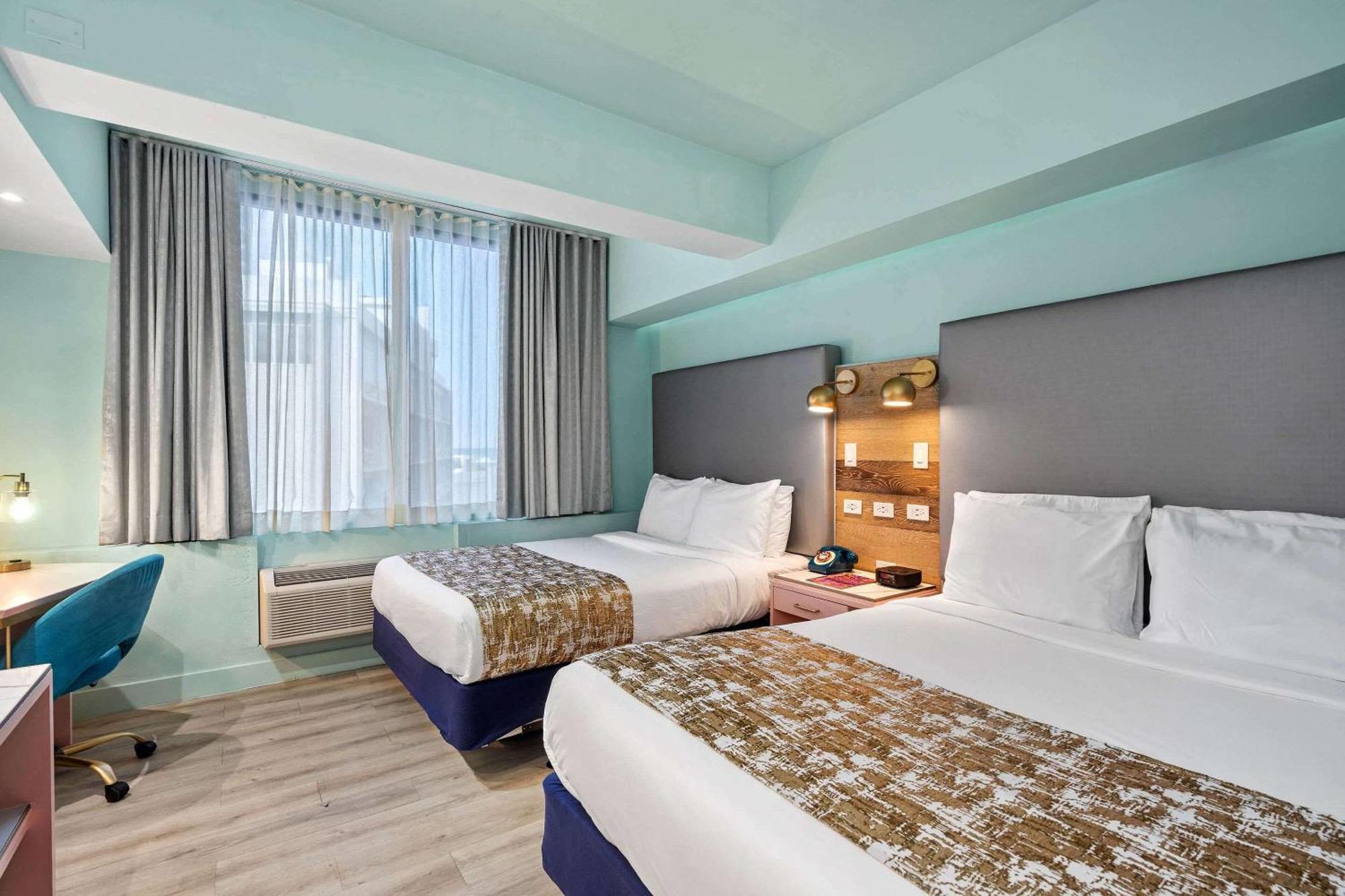 Standard Queen Room with Two Queen Beds and City View,1651168899:JPEG
